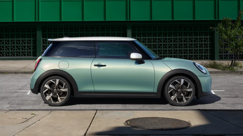 mini-F66-iconic-design