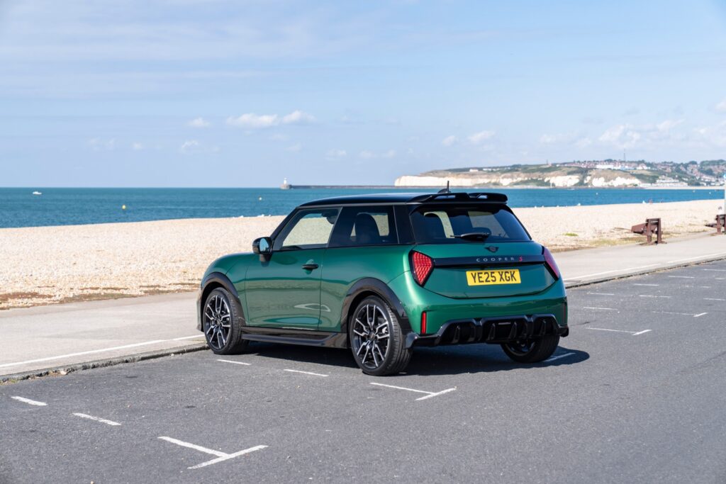 Pilihan MINI Cooper S Paul Smith atau Cooper SE Paul Smith