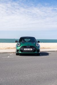 MINI Cooper S 3 Door British Racing Green tampak depan dengan grille oktagonal
